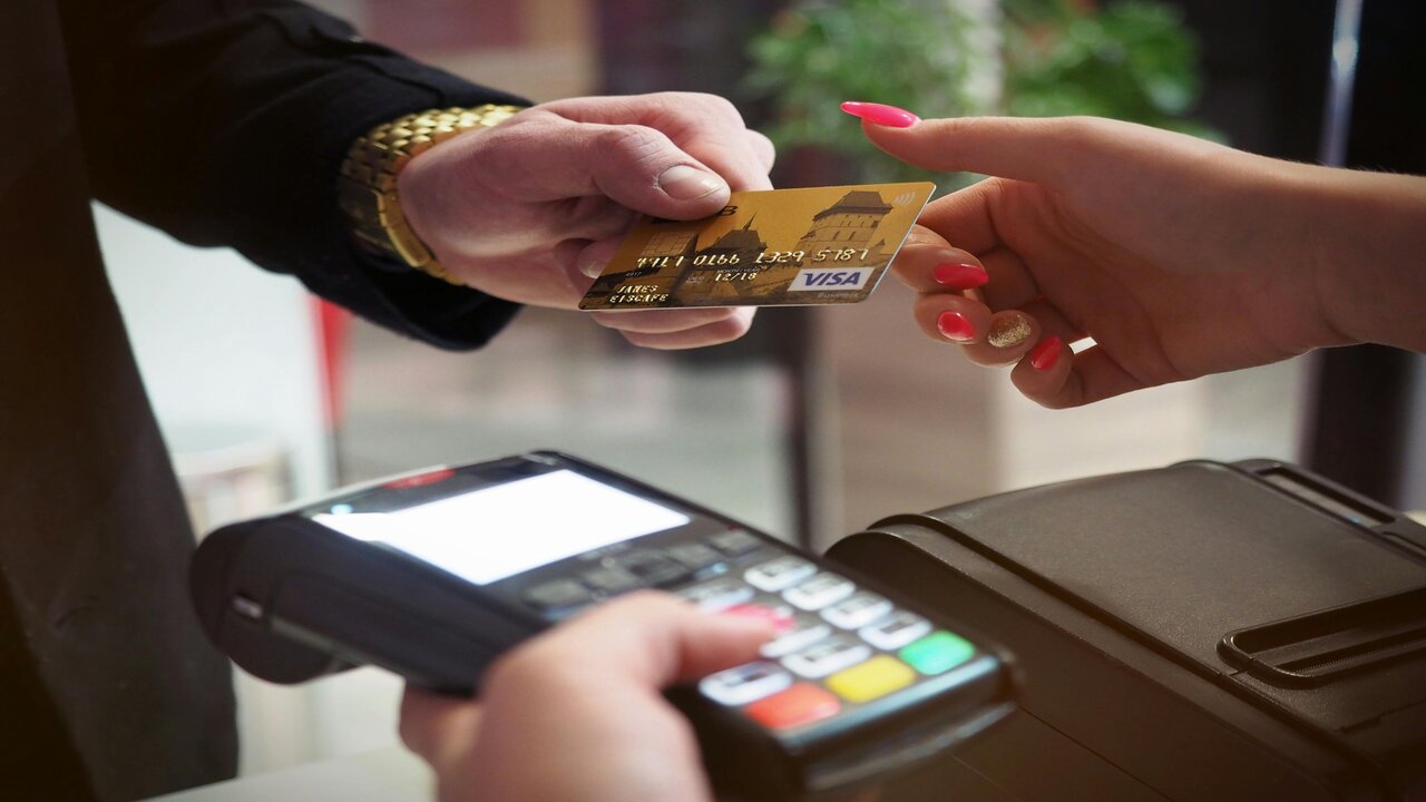 The Fintech Revolution in Transforming Traditional Banking